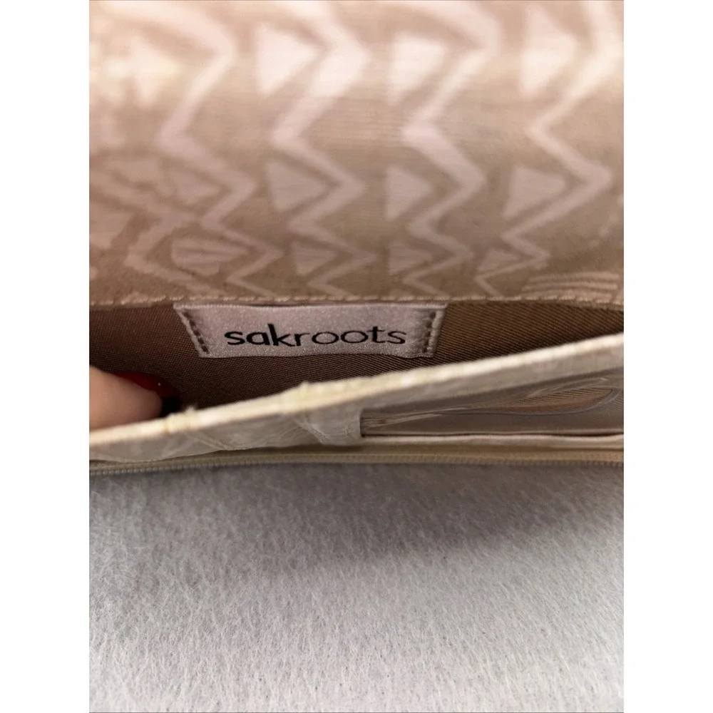 Sakroots LUNA Zip Around‎ Wallet Wristlet Crossbody Smartphone Holder Tan White